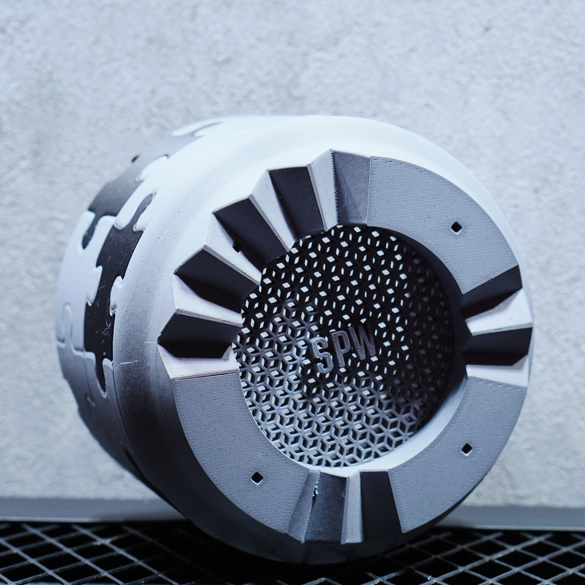 POT PUZZLE GREY LIMITED SIZE M 4.5号サイズ 3Dプリント植木鉢 マットブラック × アーバングレー 商品画像4｜SOCIAL PLANT WORKS