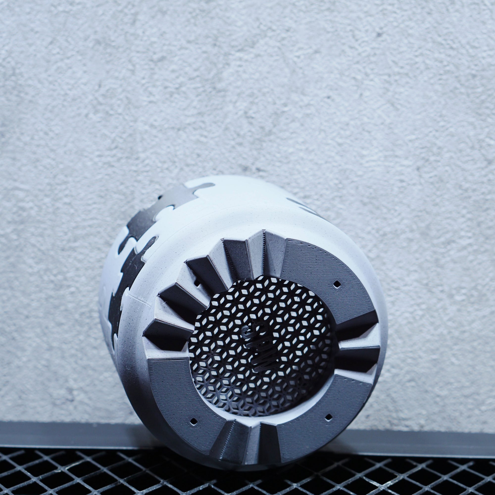 POT PUZZLE GREY LIMITED SIZE S 3.5号サイズ 3Dプリント植木鉢 マットブラック × アーバングレー 商品画像4｜SOCIAL PLANT WORKS