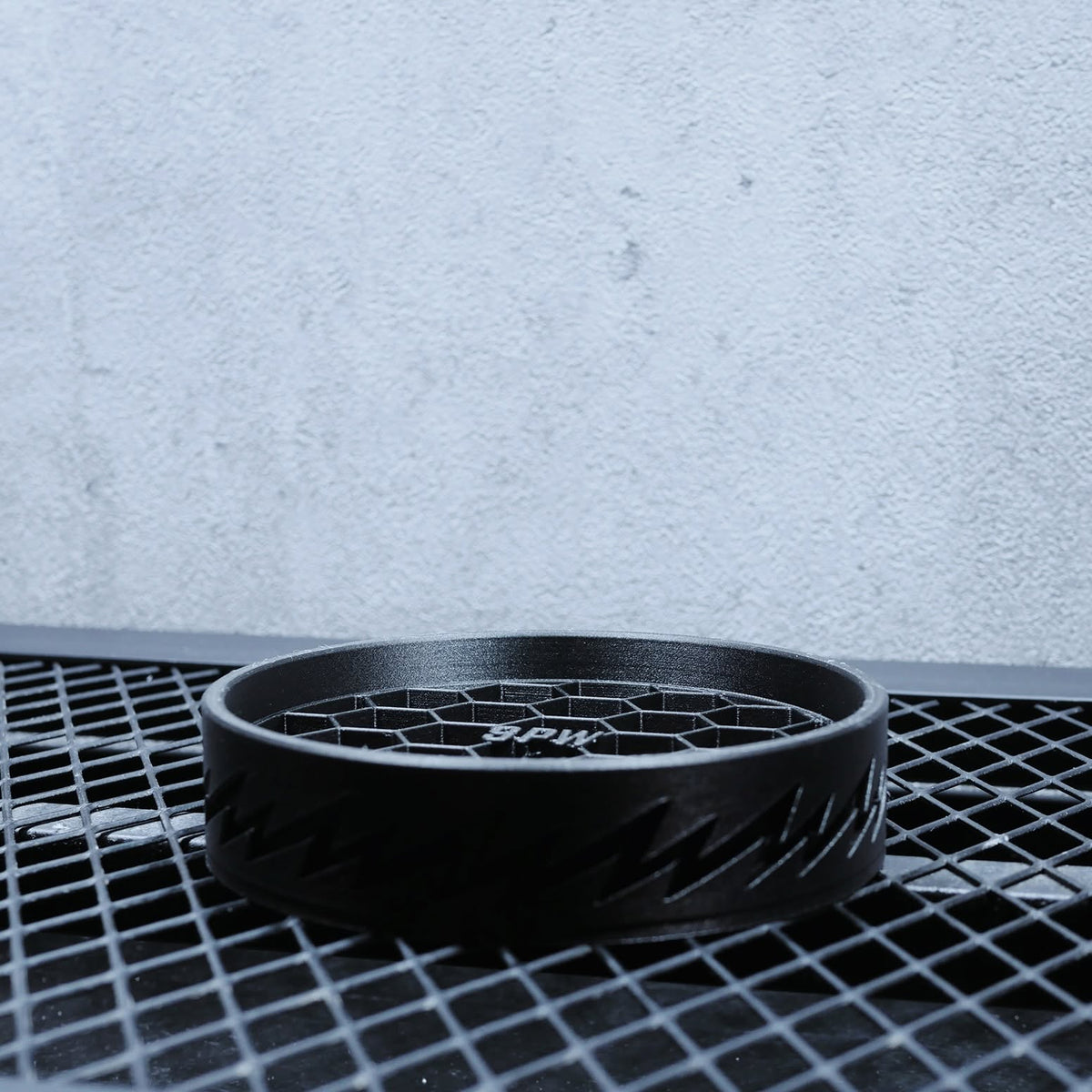DUAL MESH TRAY THUNDER SIZE S 受け皿 マットブラック 商品画像6｜SOCIAL PLANT WORKS